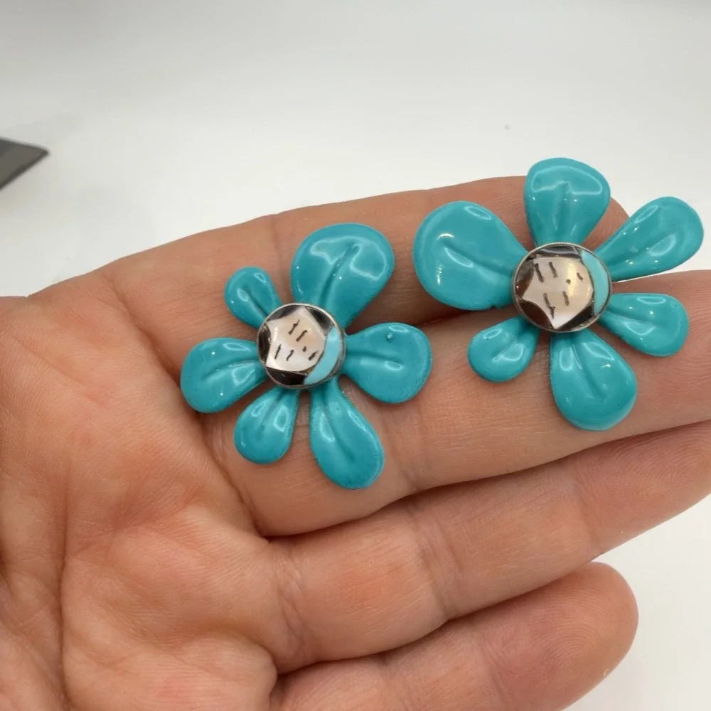 Vintage Zuni Women Face Turquoise Inlay Stud Earrings Pop Art Mod Addition Read